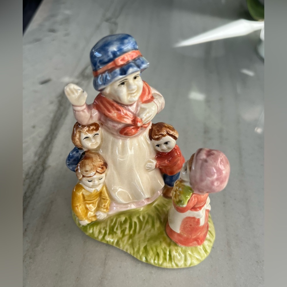 Quon-Quon 1983 Once Upon a Time porcelain figurine